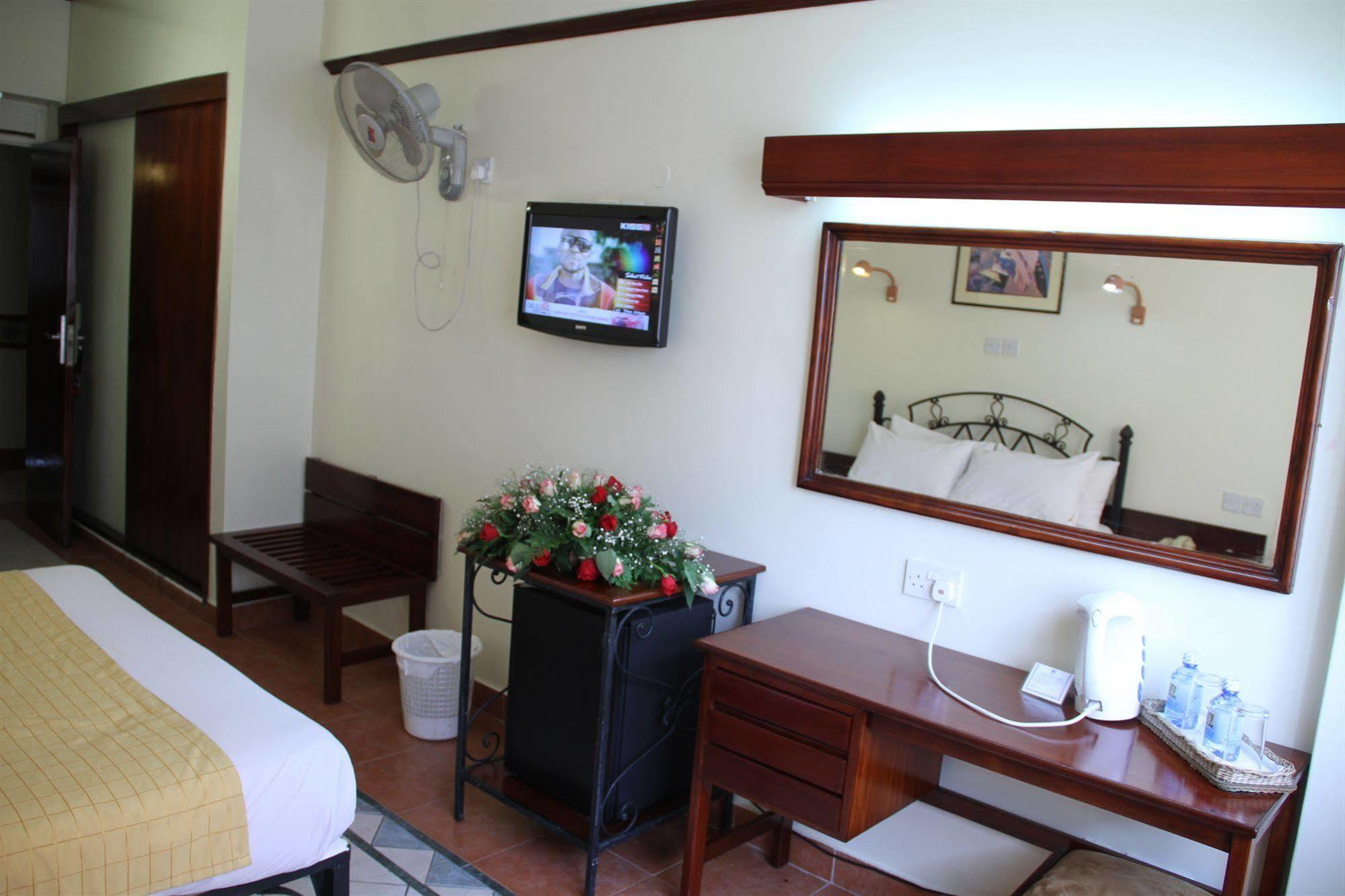 Sentrim 680 Hotel Nairobi Esterno foto