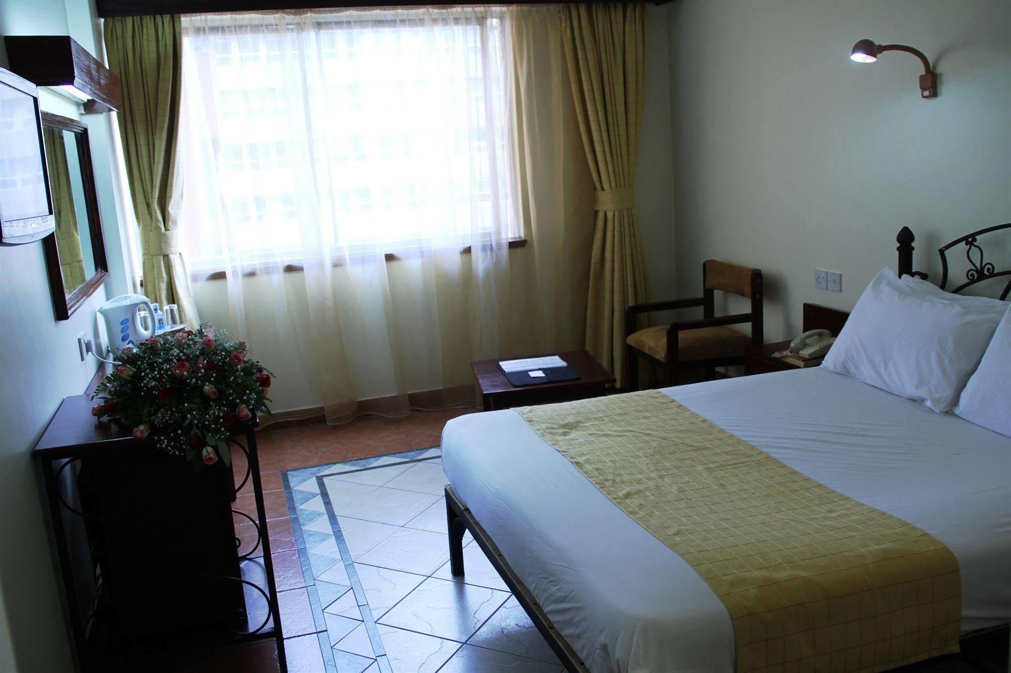 Sentrim 680 Hotel Nairobi Esterno foto